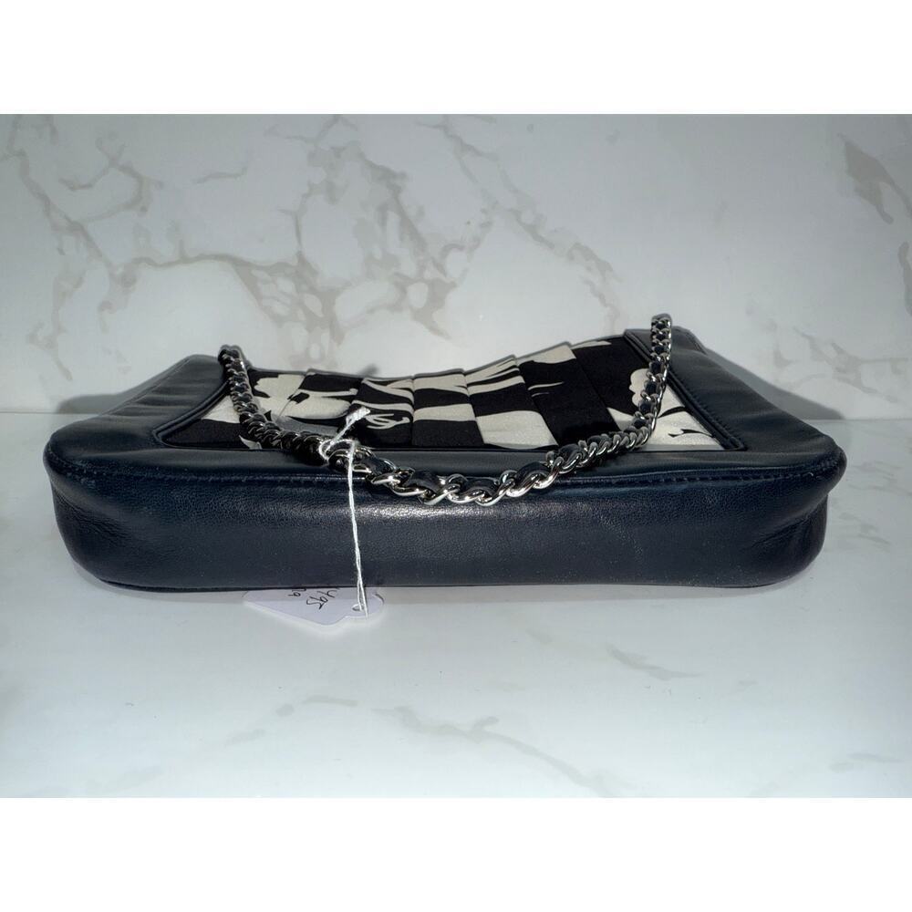 Chanel navy and White Leather and Fabric Shoulder Bag - Picture 7 of 7